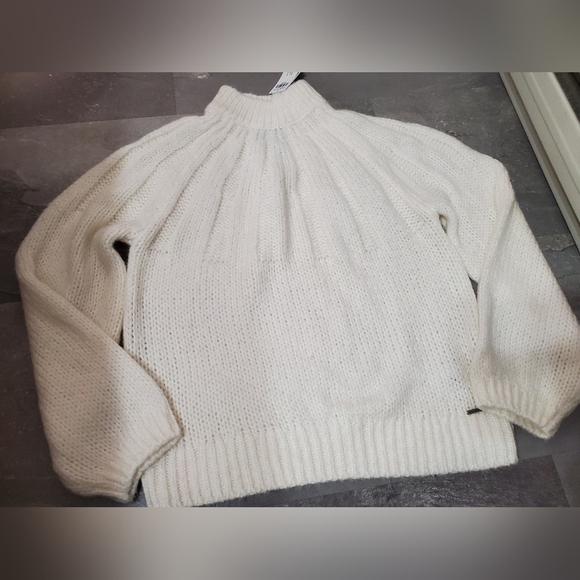 NWT Abercrombie & Fitch Womens Fuzzy Mock Neck Sweater. Cream/White. Knit. XL. - Picture 3 of 11
